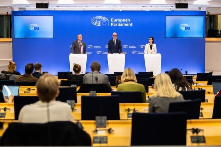 UE adia novamente lei antidesmatamento; impacto sobre commodities